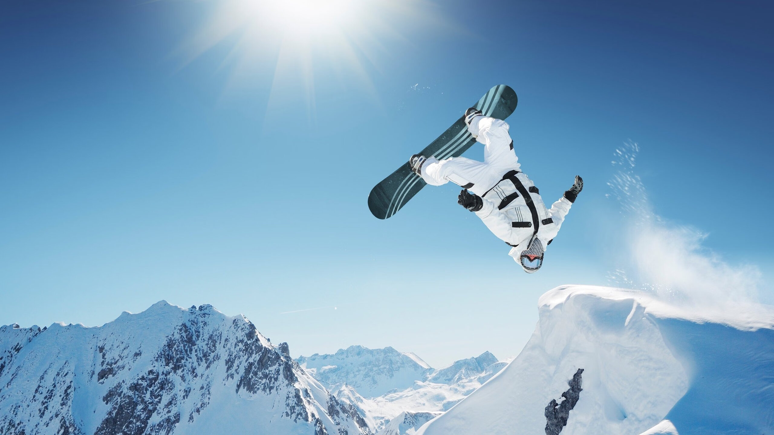 英超联赛进入关键阶段，激烈角逐冠军