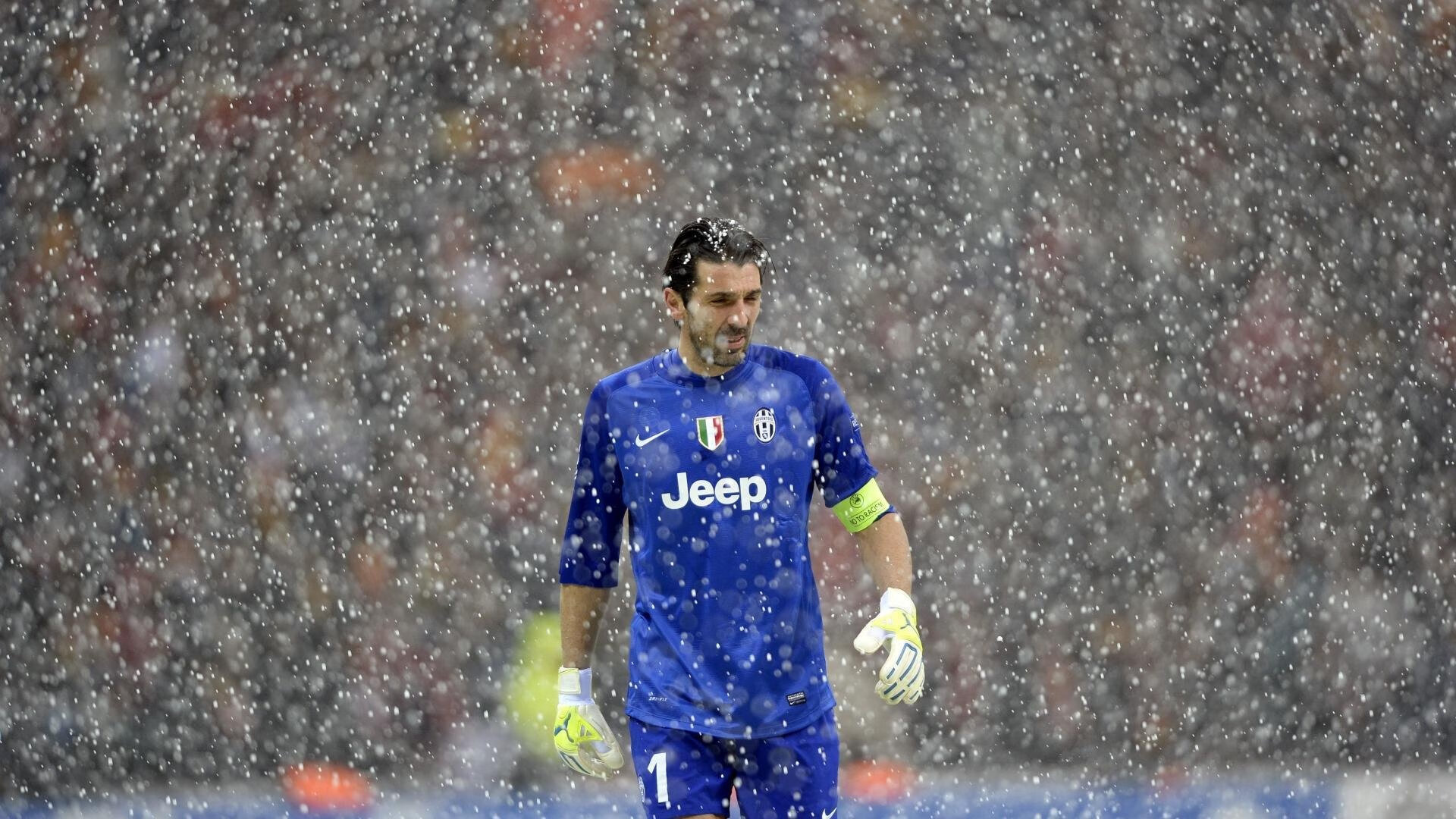 骑士替补席上演精彩欢呼瞬间被摄影捕捉，骑士队百度百科