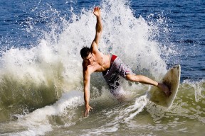 爱游戏app-中长距离泳姿节奏稳定，耐力见长，适合长距离的泳姿