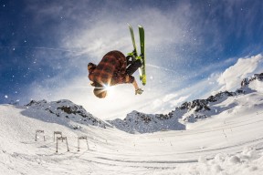 爱游戏综合娱乐-农民运动会：乡村体育的新风尚，农民趣味运动会活动方案